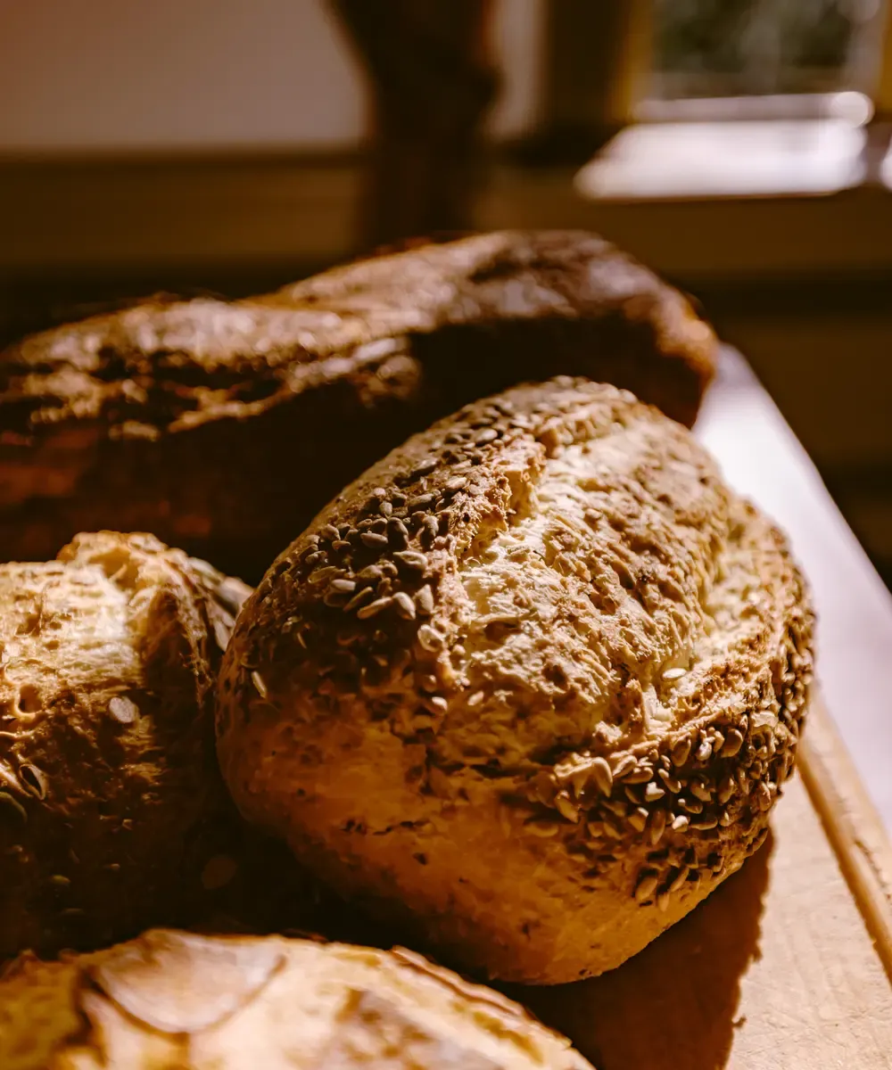 Huisgebakken desembrood met zaden in Het Broeker Huis